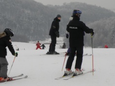 Policjanci na stokach i tatrzańskich trasach. Pilnują m.in. trzeźwości