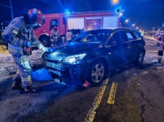 Zderzenie dwóch samochodów na rondzie przy al. Witosa w Lublinie. Jedna osoba trafiła do szpitala