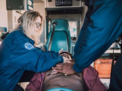 Serialowa fikcja zniekształca obraz NZK. Nowa analiza AHA jest alarmująca