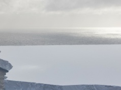 Powstał basen większy niż Warszawa. To koniec rekordowej góry lodowej