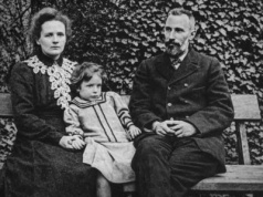 Trzy osoby, pięć Nobli i śmiercionośne notatniki. Ile prawdy jest w viralowej historii rodziny Curie?