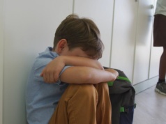 Przyjaźnie w szkole mogą ranić. Mama: Jak wytłumaczyć dziecku, że ktoś go nie lubi?