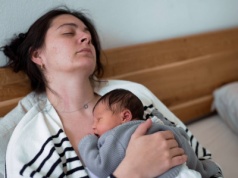 Rodzice kontra bezdzietni – kto jest bardziej zmęczony? Komentarz babci to złoto