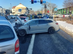 Wypadek z udziałem czterech samochodów w Tarnowie. Jedna osoba zabrana do szpitala