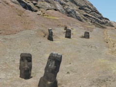 Wyspa Wielkanocna online. Poznaj moai i kamieniołom z bliska