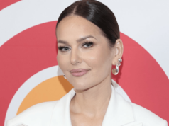 Bluzki typu "Pink Rose Blooms" będą hitem wiosny 2026. Paulina Sykut już lansuje ten trend