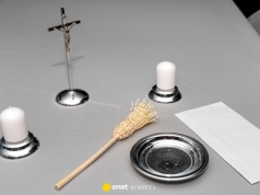 Czy trzeba podjąć księdza kolacją podczas kolędy? Wielu się zastanawia