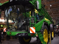 Koniec z kabiną? John Deere pokazuje opryskiwacz bez operatora