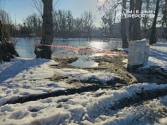 Skwer zamienił się w jezioro. Poważna awaria sieci wodociągowej