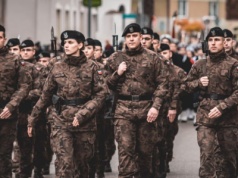Rewolucja w polskiej armii. Tysiące osób pod bronią