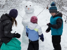 Lodowisko, warsztaty kreatywne, zawody strzeleckie. Gmina Rzeczenica zaprasza na ferie zimowe