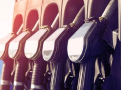 Rząd chce więcej ekologii w twoim baku. Na E10 się nie skończy