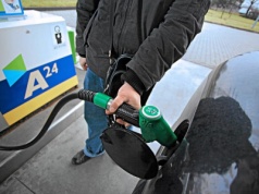 Zmiana cen paliw w drugim tygodniu ferii. Tankować do pełna, czy jeszcze czekać?