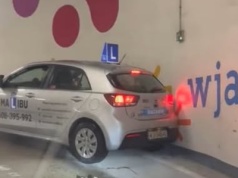 Parking galerii handlowej elementem nauki jazdy. Ludzie o to proszą