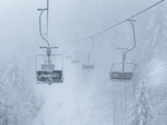 Pojechali na narty, a muszą siedzieć w domach. Przyszedł alert RCB