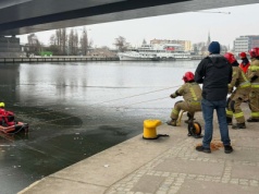Makabryczne odkrycie w Odrze, w Szczecinie. Znaleźli pod lodem ludzkie zwłoki