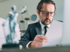 Prawnik w szpitalu – jakie kompetencje są dziś niezbędne w ochronie zdrowia