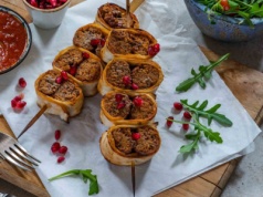 Soczyste mięso i chrupiąca tortilla. Kebab szaszłyk to hit obiadowy