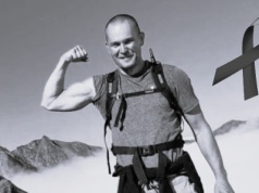 Żegna go rodzina i przyjaciele, sprawę bada prokuratura. Ostatnia droga Pawła Kościsza