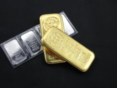 Złoto i srebro po historycznym rajdzie wchodzi w fazę korekty. Eksperci wyjaśniają, co się stało