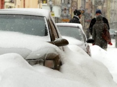 Zima na drodze to test dla kierowcy. Wiesz, co zrobić, gdy utkniesz?