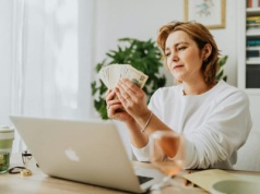 Raport płacowy Hays: zarobki, satysfakcja i plany zawodowe Polaków