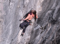 21-letnia Iris Bielli i tym razem mocne przejście w skałach