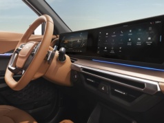 Zmienili benzynę na hybrydę i praktycznie nie podnieśli ceny. Toyota RAV4 ma przez to poważnego i tańszego rywala