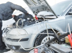 Zimą nawet akumulator może zamarznąć. Oto, co warto zrobić, aby przeżył takie mrozy