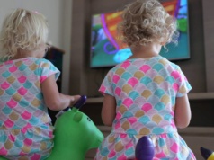 Przedszkolakom zakaże się ekranów. MEN mówi jedno, robi zupełnie co innego