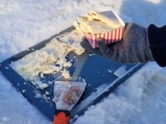 Już nie w misce. Teraz lody na śniegu robi się tak i to z dwóch składników