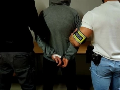 18-latek zaatakował policjantów w centrum Katowic. Jednego z nich chciał ugryźć