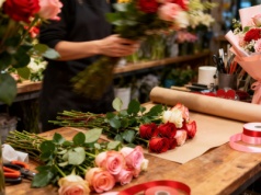 Koniec z kosztownymi Walentynkami. Tyle wydadzą Polacy na upominki