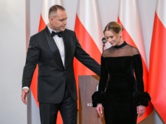 22 tysiące miesięcznie dla Marty Nawrockiej. "Rezygnacja z własnej kariery zawodowej"