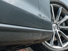 Węższe opony na zimę – ma to sens, czy to tylko mit?