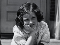 Dla swoich rodziców zawsze byłaś niewystarczająca? 6 cech dorosłych, którym w dzieciństwie stawiano wieczne wymagania