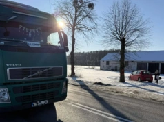 Uderzyła osobówką w cysternę. Groźne zdarzenie koło Ciechanowa