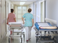 250 zł za godzinę na stole. Szpital walczy o lekarza