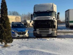 Mieszkaniec Wielkopolski spał w oblodzonej zepsutej ciężarówce. Ogrzewał się w sklepie, trafił do szpitala