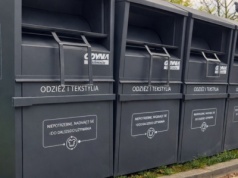Szare kontenery na ulicach. Przełom w zbieraniu tekstyliów