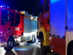 Kilkukilometrowy korek na S17. Strażacy walczą z pożarem samochodu