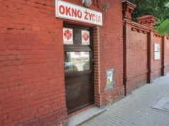 W „Oknie życia” w Ostrzeszowie znaleziono kilkumiesięcznego chłopczyka