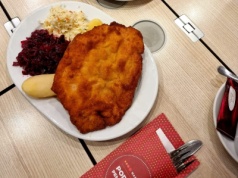 Schabowy pokonał pierogi. Wiadomo już, jaka potrwa króluje w wagonach restauracyjnych