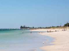 13-letni Australijczyk wykonał „ponadludzki” wyczyn, ratując uwięzioną na morzu rodzinę