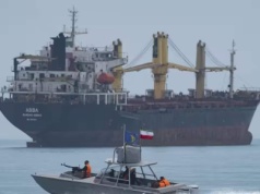 Incydenty na morzu, ale ropa z cieśniny Ormuz pod ciśnieniem. Czy USA mimowolnie ratują gospodarczo Iran?