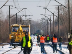 Wykolejenie pociągu na Mazowszu. Skomplikowana akcja podnoszenia wagonów