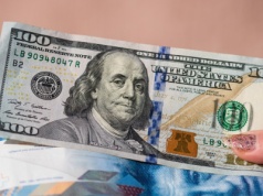 Trump zadowolony ze słabego dolara. Szwajcarzy zaniepokojeni potęgą franka