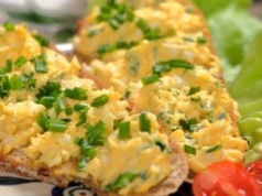 W PRL to zdrowe smarowidło było hitem śniadań, ale na długo o nim zapomnieliśmy. Dziś znów podbija stoły