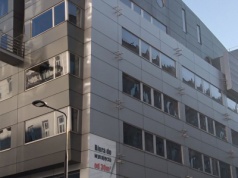 Kultowy biurowiec zmieni się w mieszkania? To świetny adres w centrum Warszawy