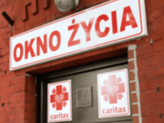 Okno życia uruchomiło alarm. To, co wydarzyło się potem, łamie serce